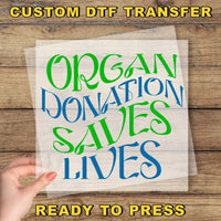 a hand holding a piece of paper that says organ donation saves lives