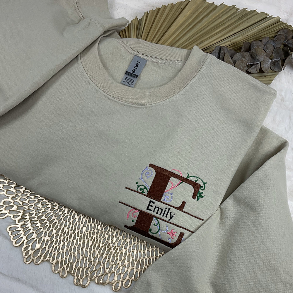 a t - shirt with the letter f on it next to a chain